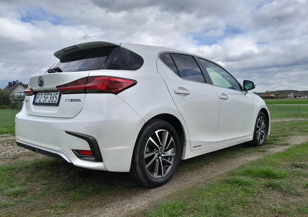 Lexus CT cena 74900 przebieg: 185000, rok produkcji 2020 z Mikołajki małe 211